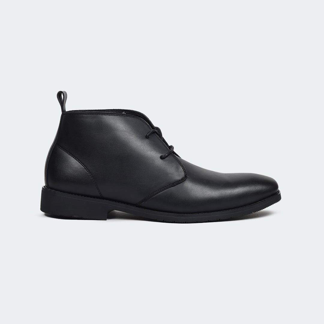 caliber black chukka boot for men